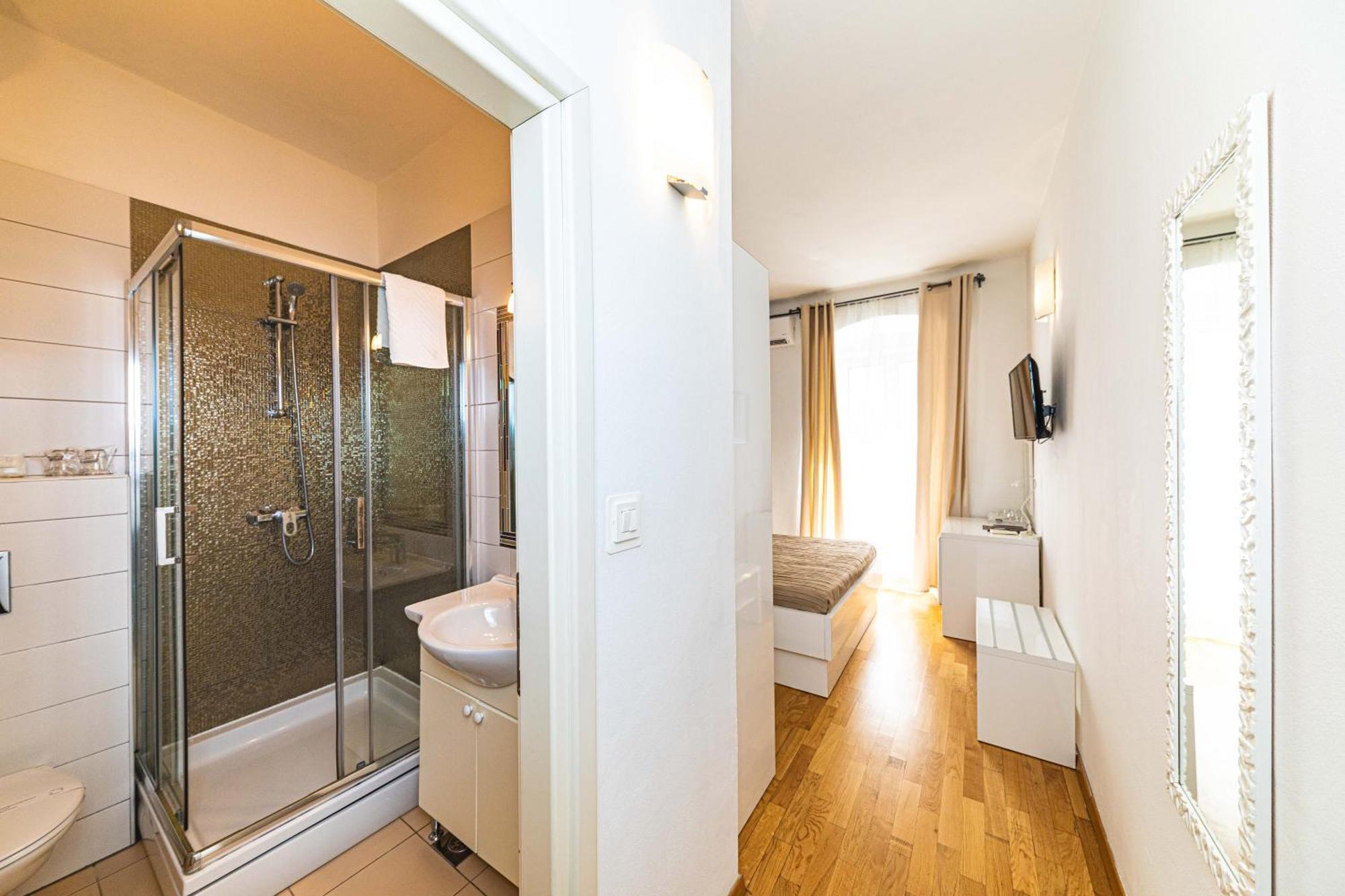 Riva City Rooms Split Room photo