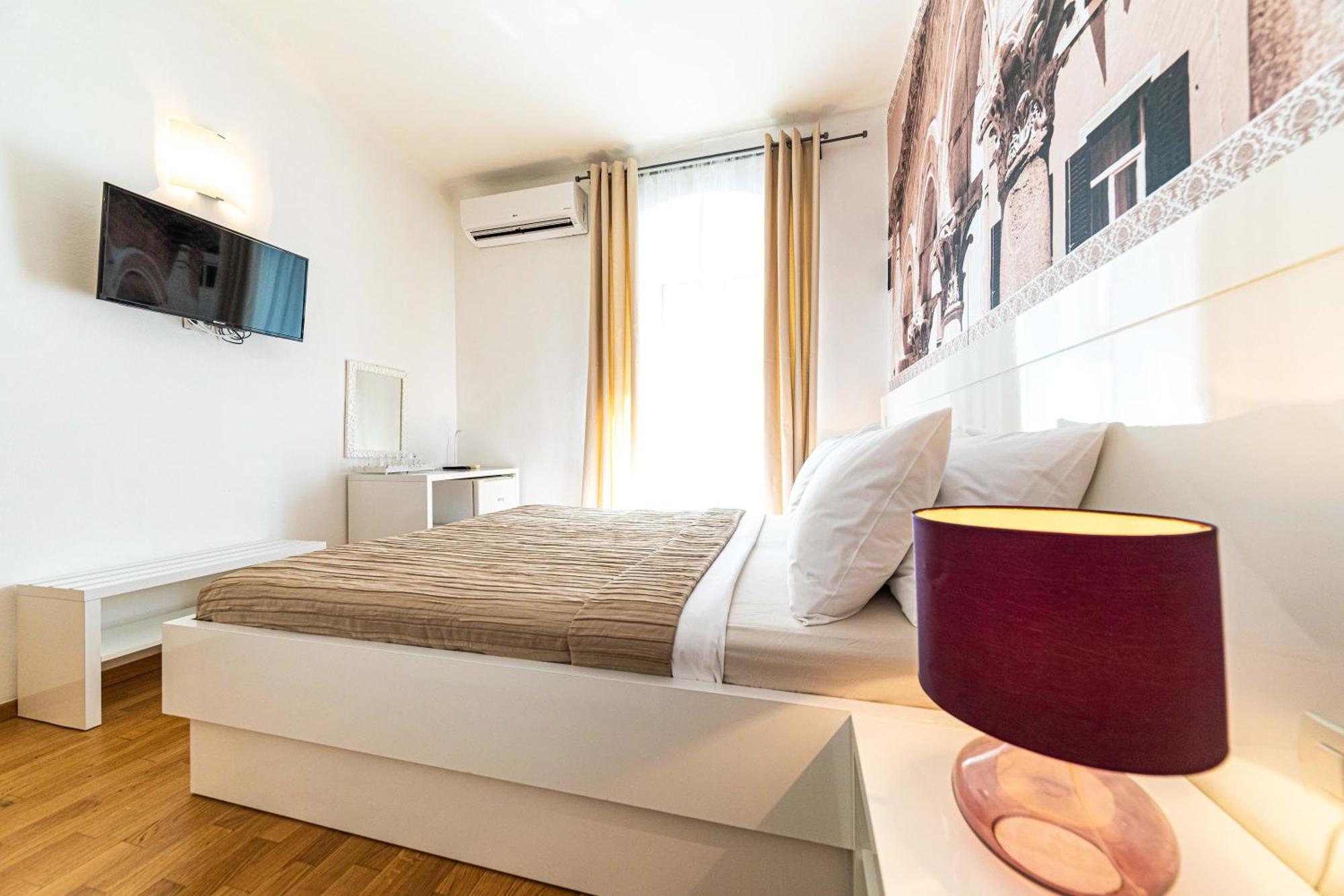 Riva City Rooms Split Room photo