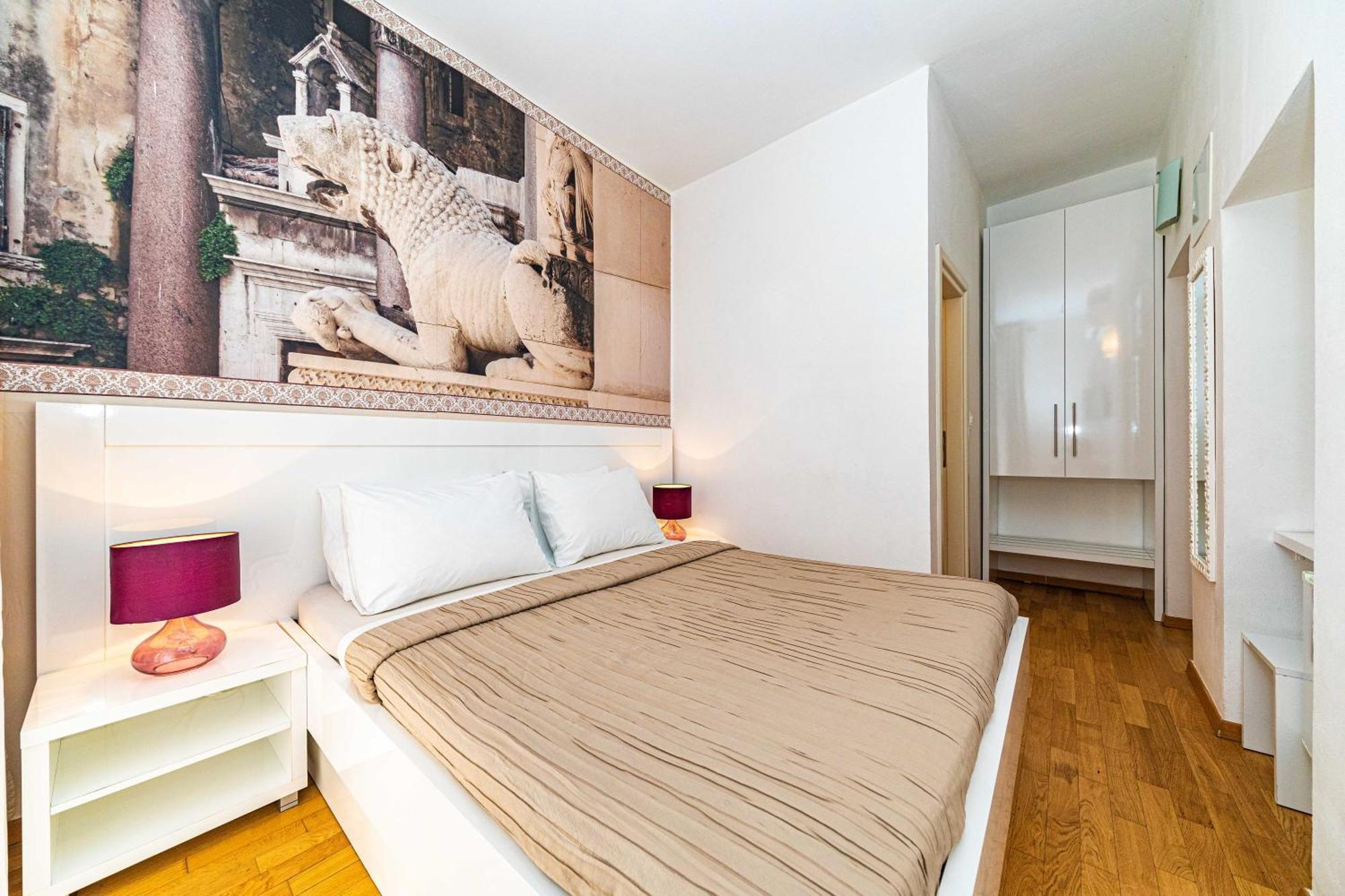Riva City Rooms Split Room photo