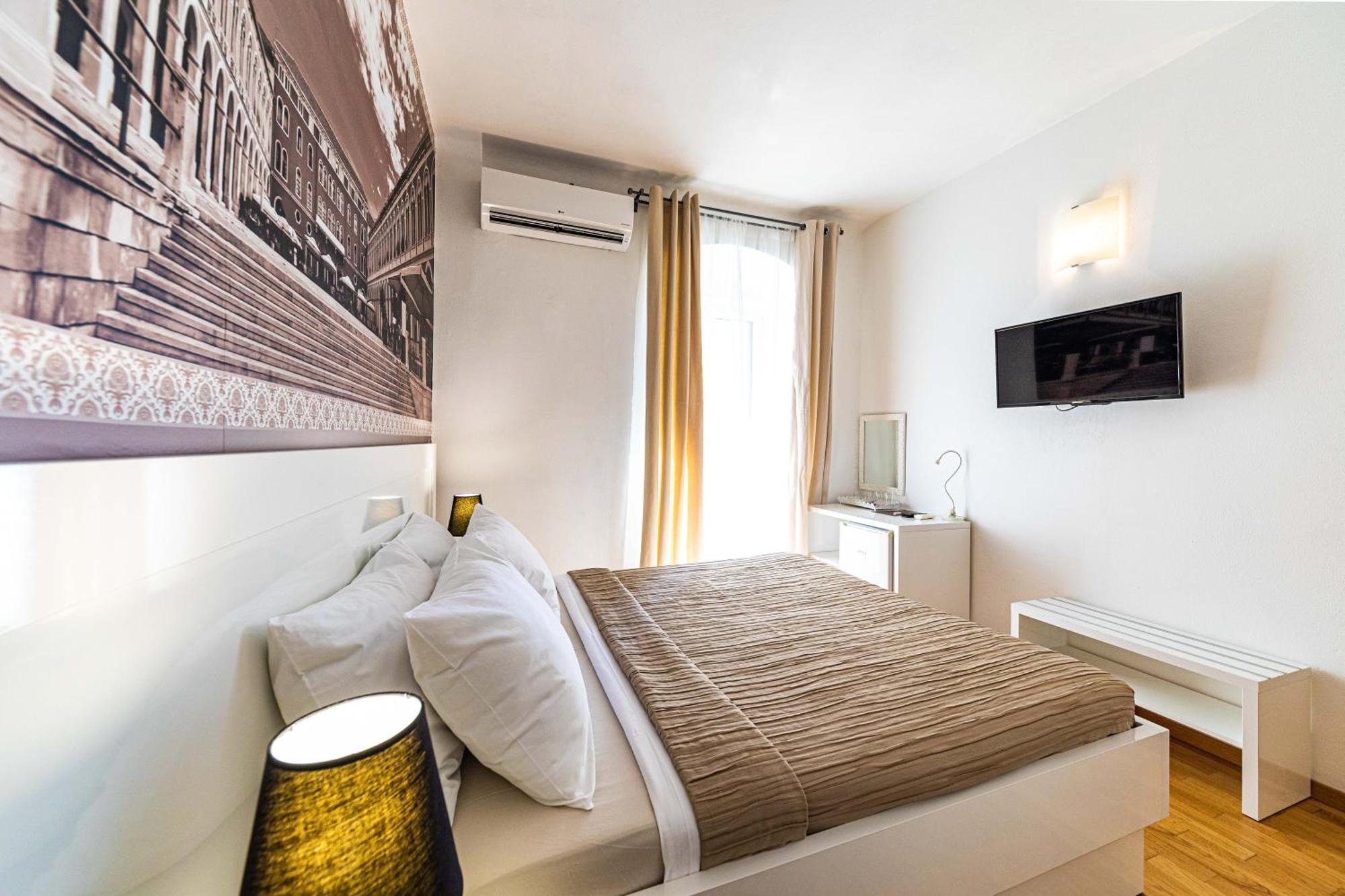 Riva City Rooms Split Room photo