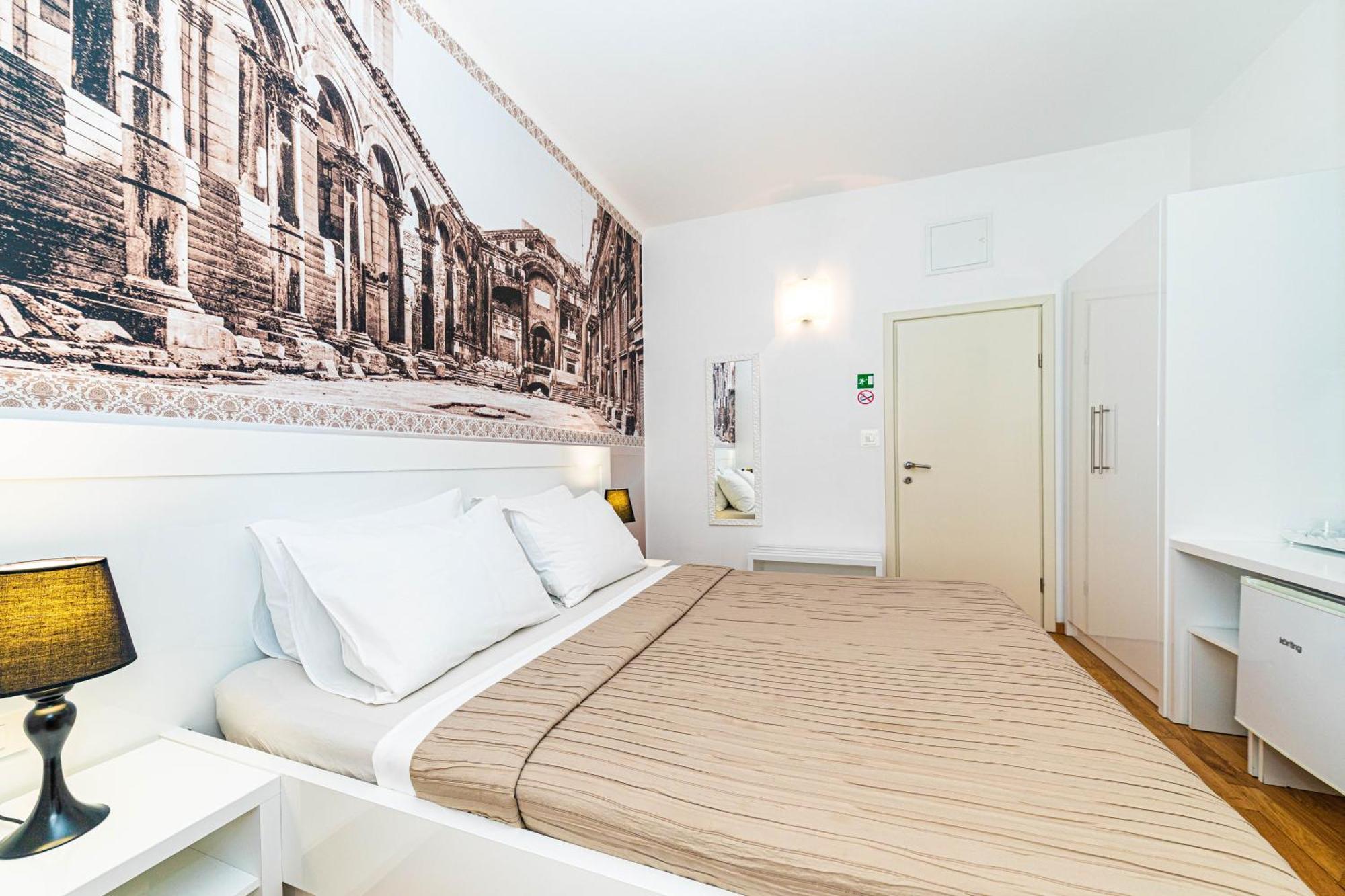 Riva City Rooms Split Room photo