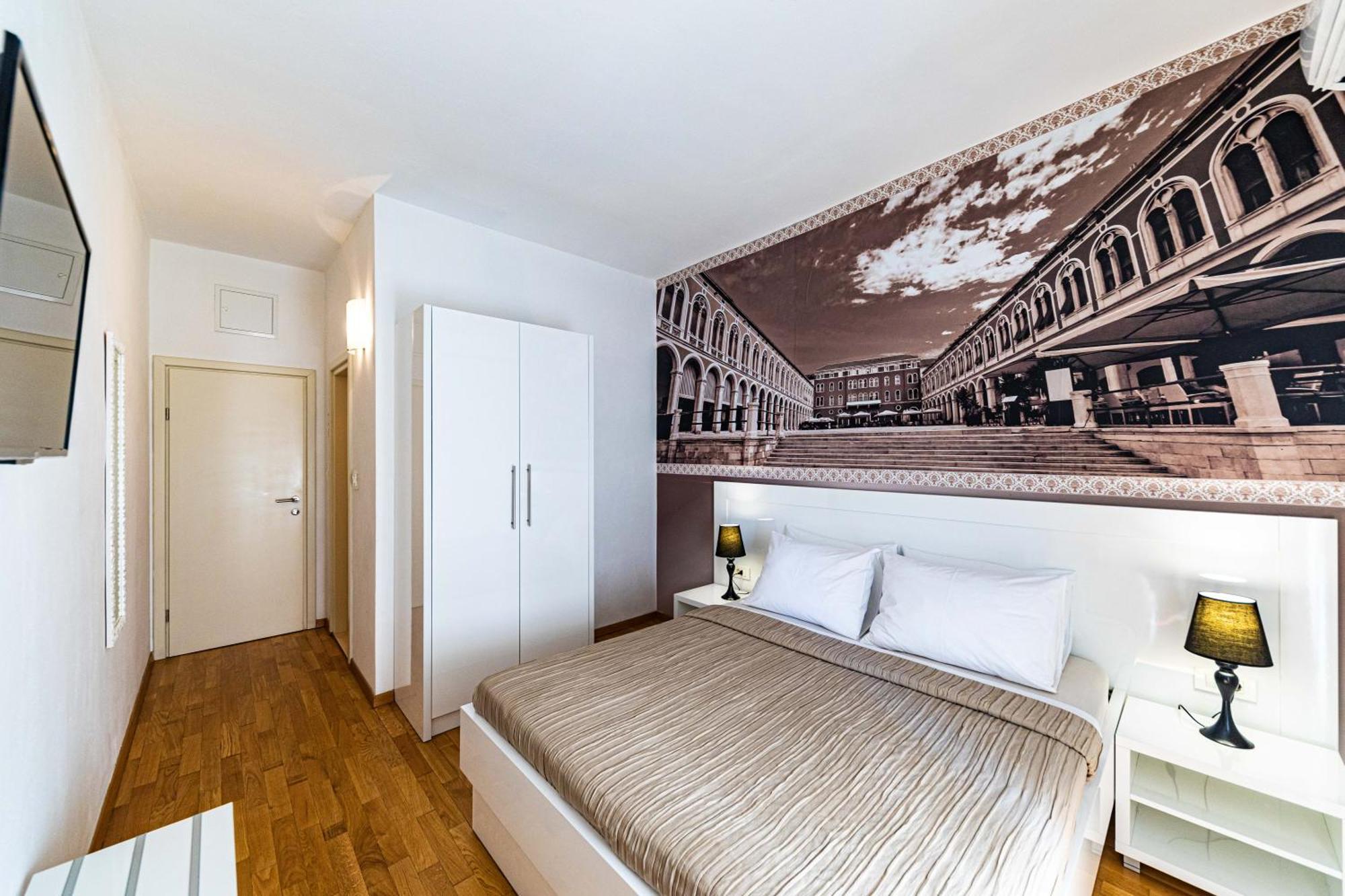 Riva City Rooms Split Room photo