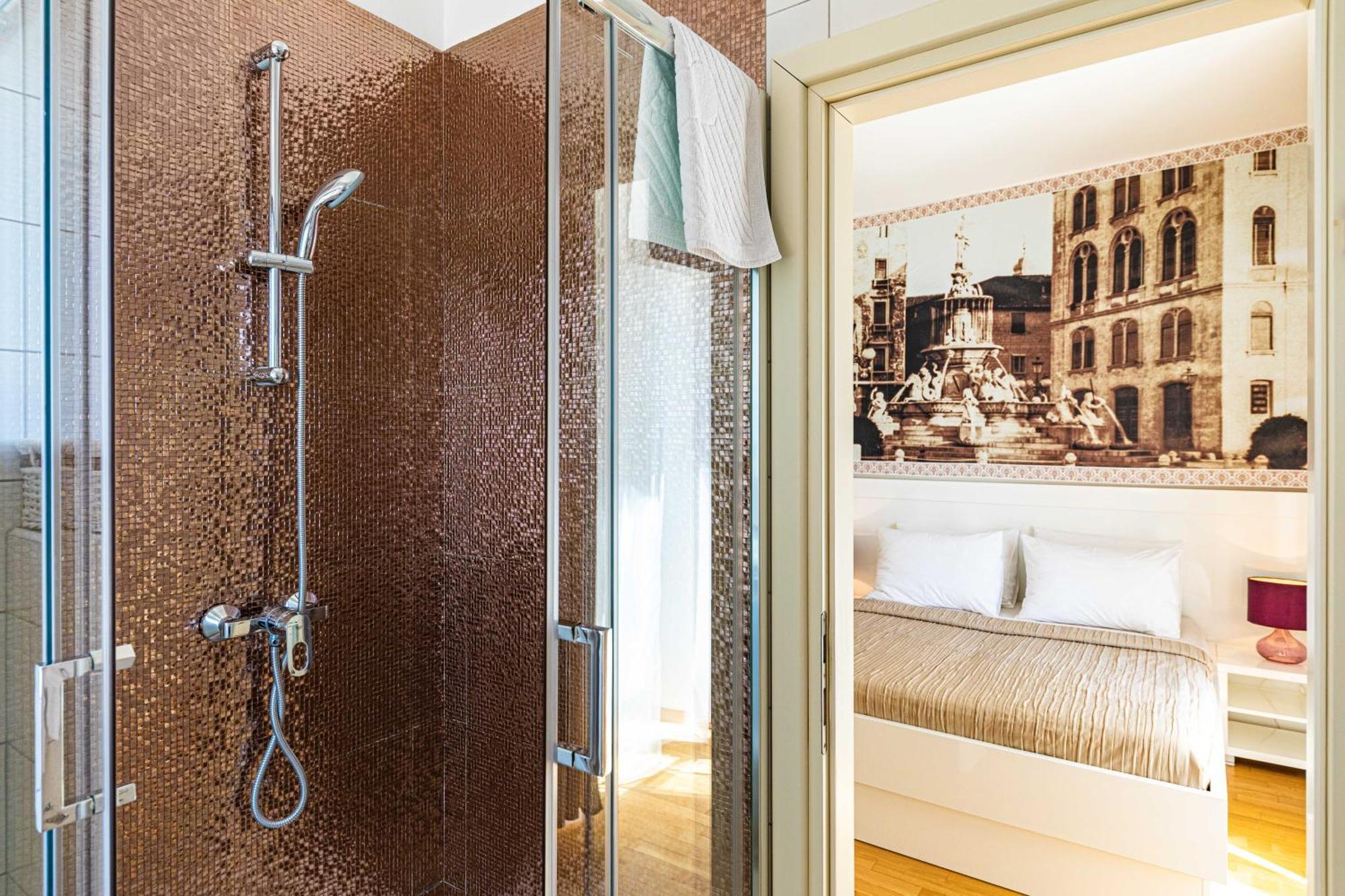 Riva City Rooms Split Room photo